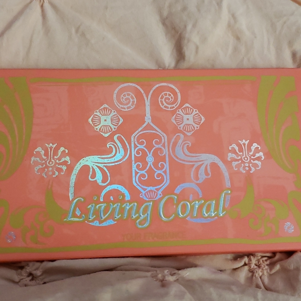 UCANBE Living Coral 18 pan eyeshadow palette
